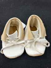 Load image into Gallery viewer, BABY MOCCASINS $50
