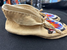 Load image into Gallery viewer, MOCCASINS ADULT (SIZE 9)
